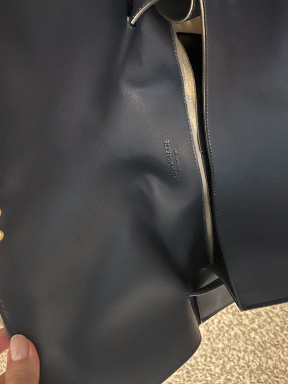 Le Soft Laurence Shoulder Bag in Navy by Léo et Violette - Picture 2 of 16